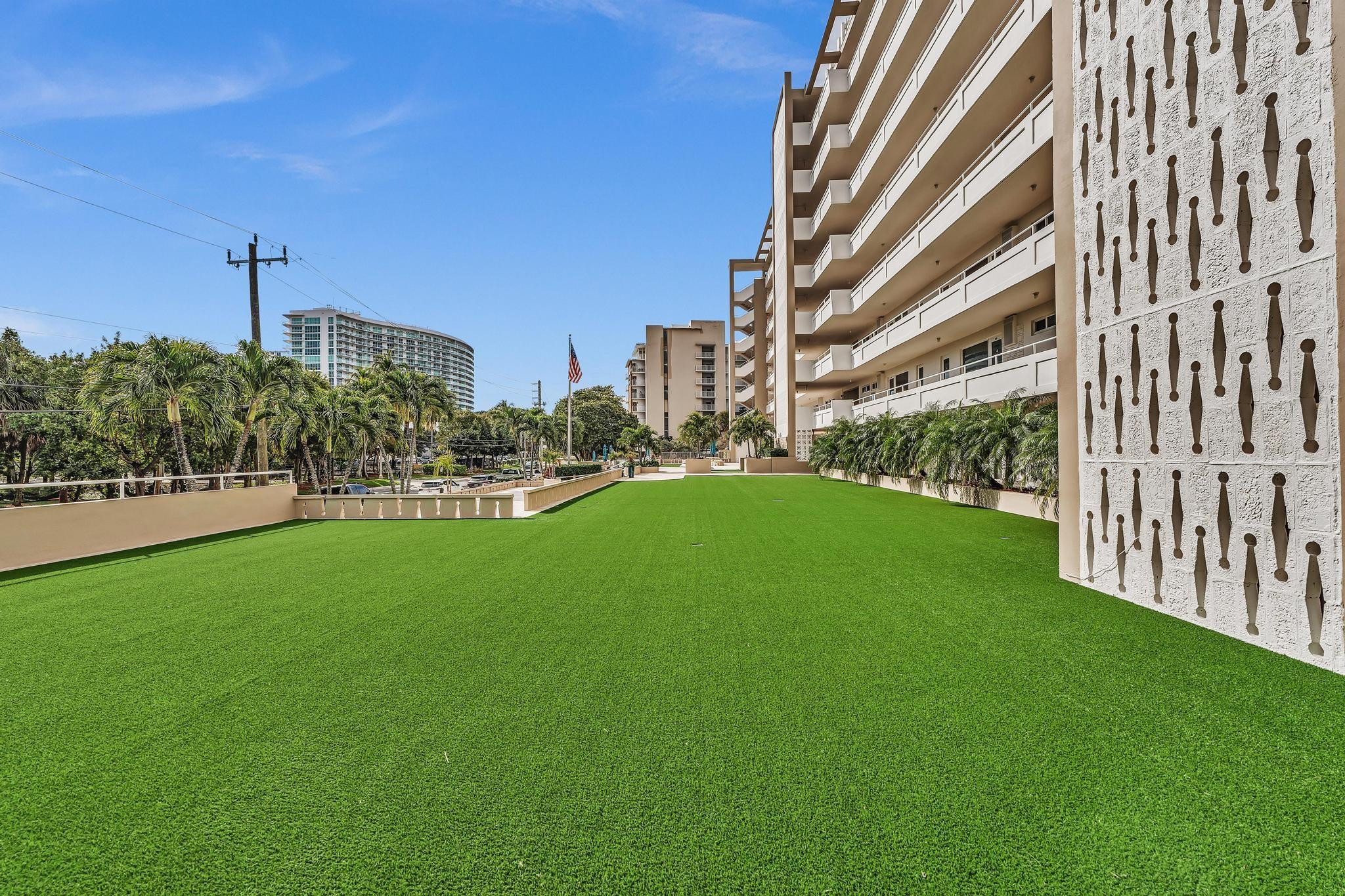 HARBOR HOUSE APT CO-OP - Residential