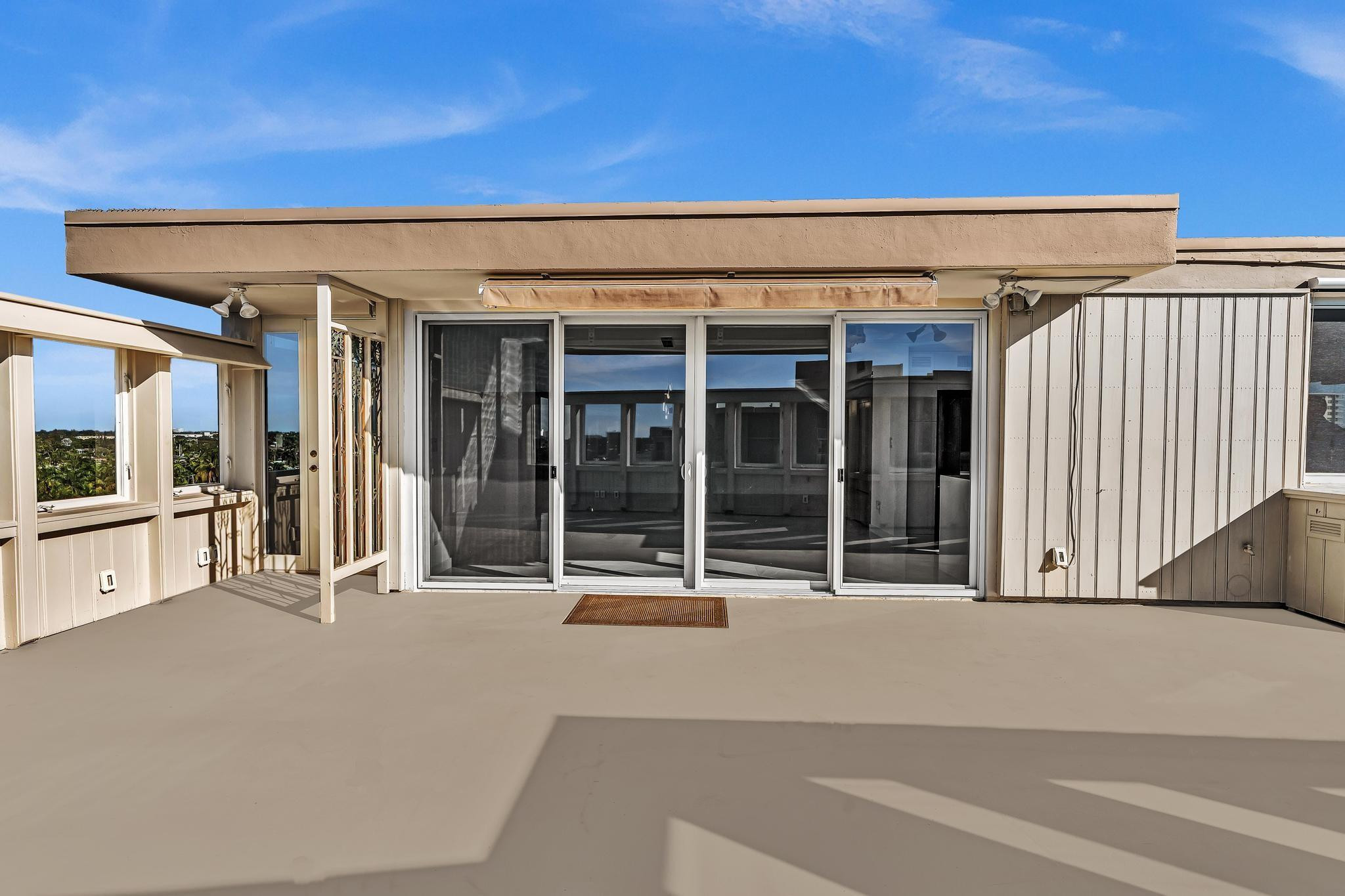 HARBOR HOUSE APT CO-OP - Residential