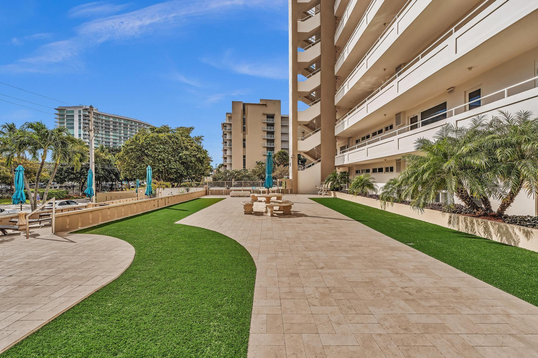 HARBOR HOUSE APT CO-OP - Residential