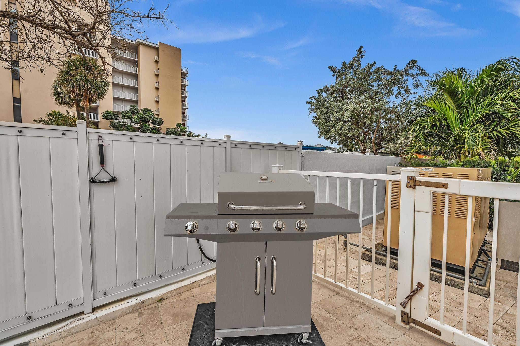 HARBOR HOUSE APT CO-OP - Residential