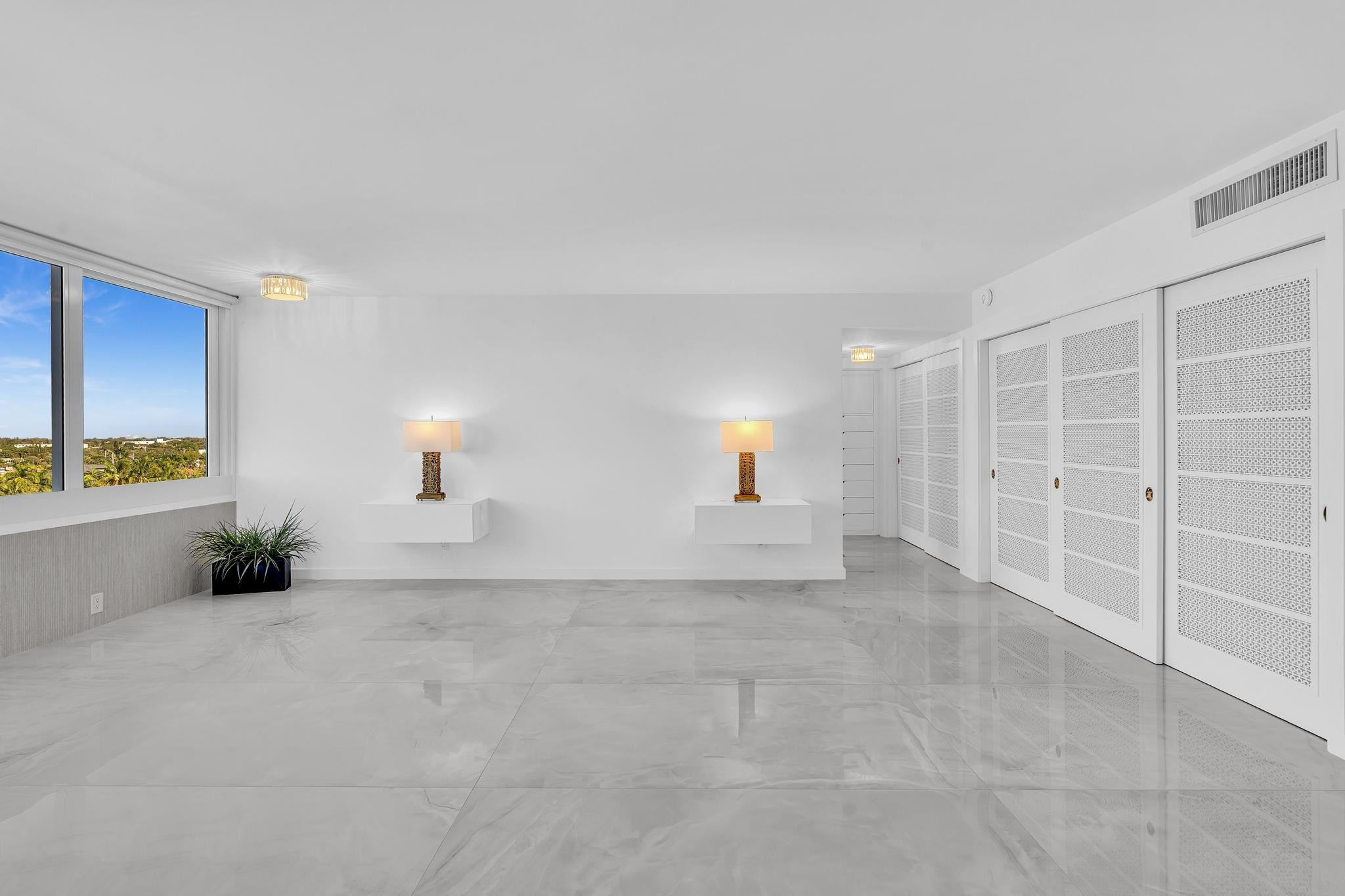 HARBOR HOUSE APT CO-OP - Residential