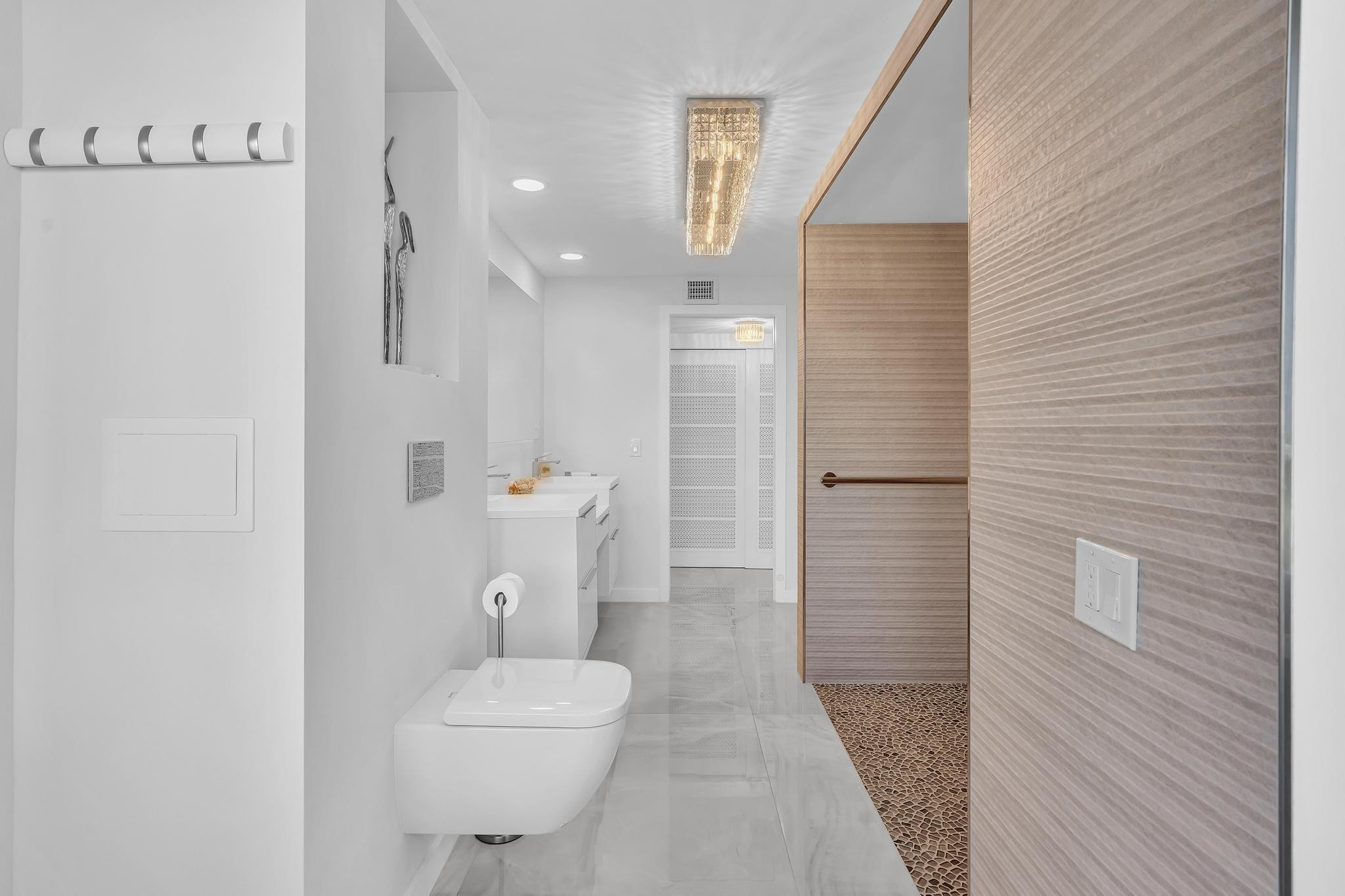 HARBOR HOUSE APT CO-OP - Residential