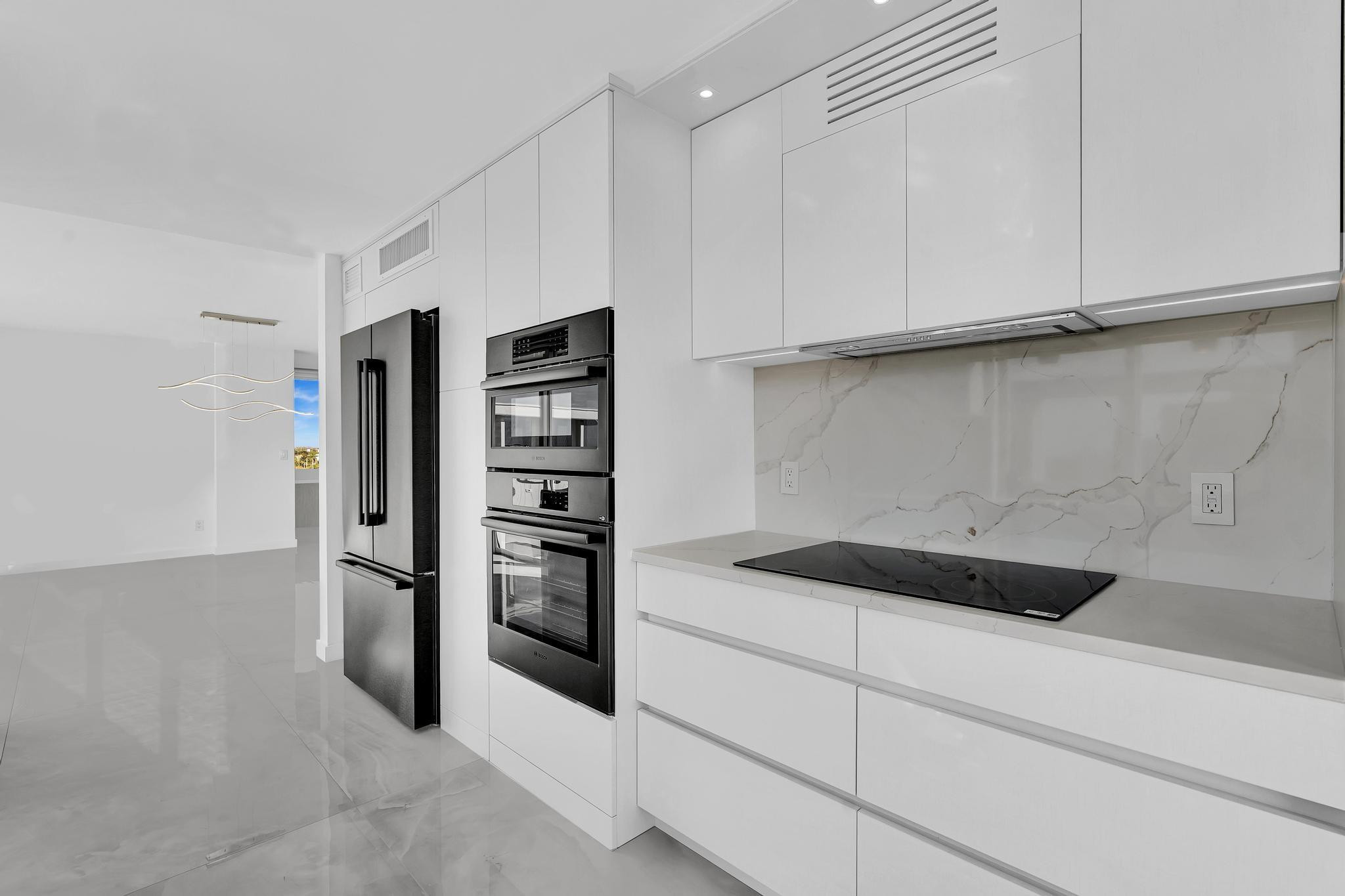 HARBOR HOUSE APT CO-OP - Residential