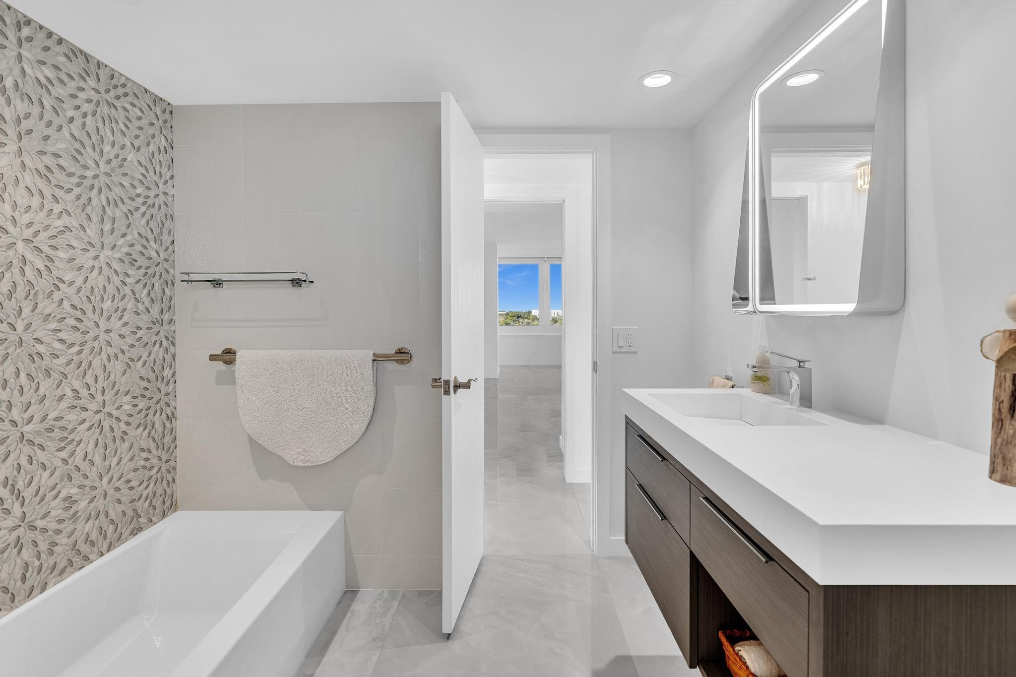 HARBOR HOUSE APT CO-OP - Residential