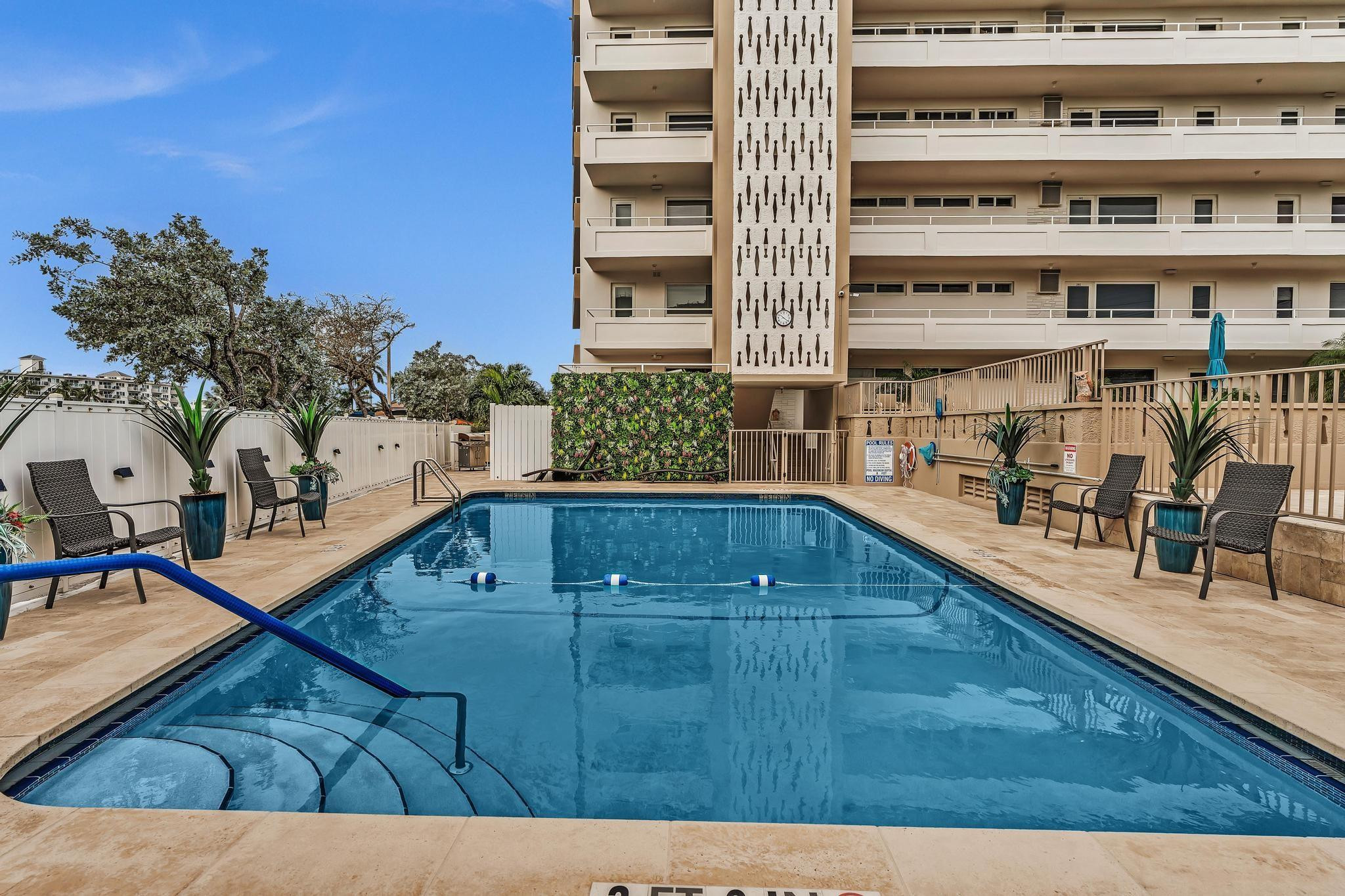 HARBOR HOUSE APT CO-OP - Residential