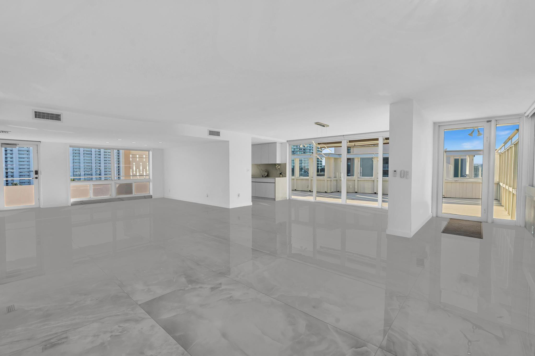 HARBOR HOUSE APT CO-OP - Residential