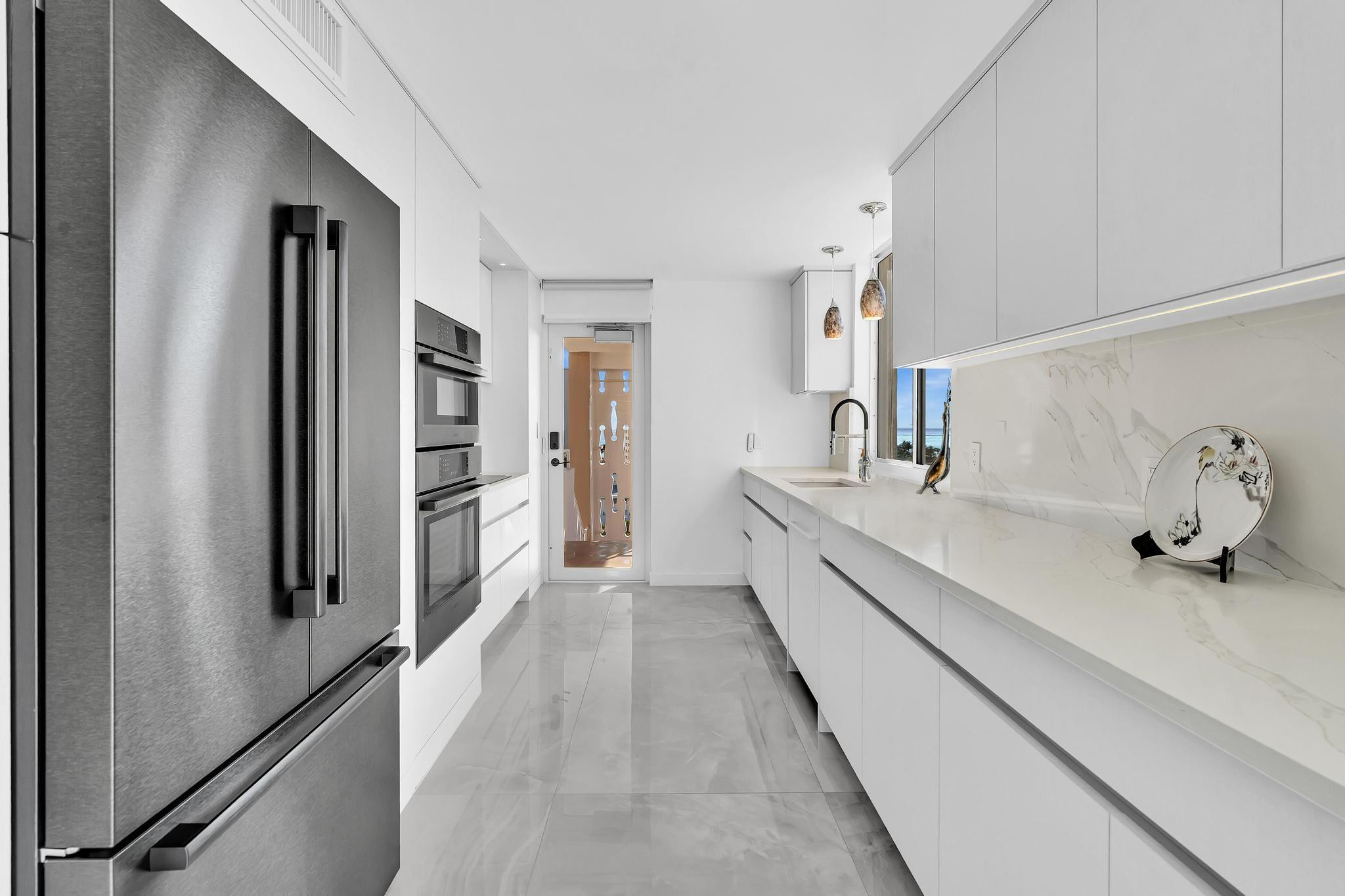 HARBOR HOUSE APT CO-OP - Residential