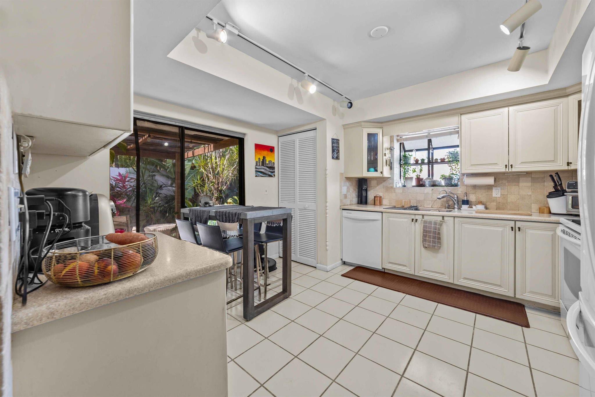 HOMEWOOD LAKES SEC D - Residential