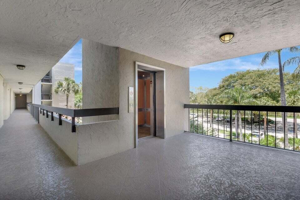 LAKESIDE CONDO - Residential Lease