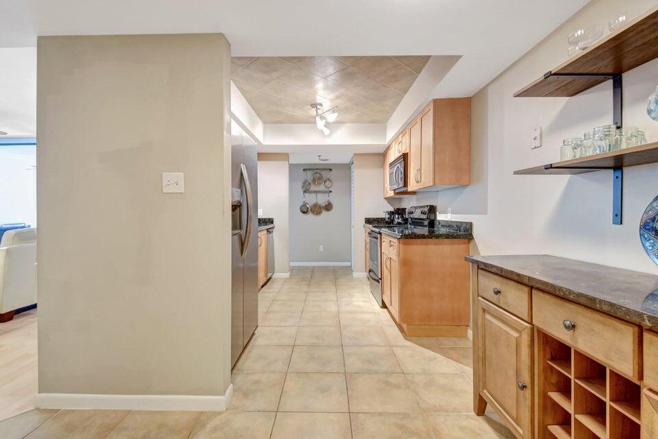 LAKESIDE CONDO - Residential Lease