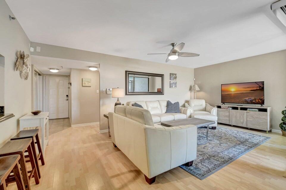 LAKESIDE CONDO - Residential Lease