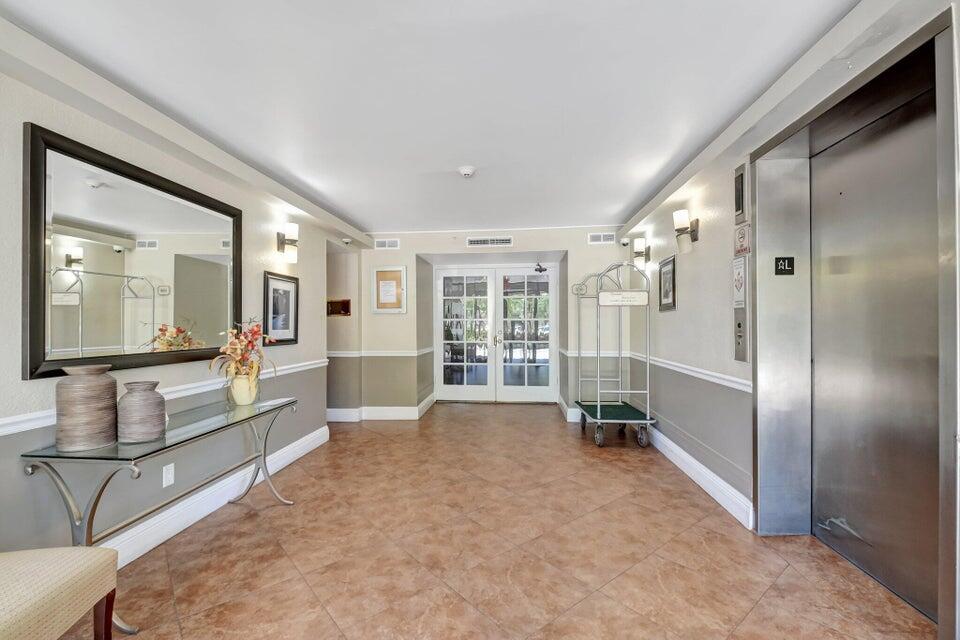 LAKESIDE CONDO - Residential Lease