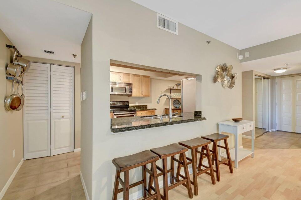 LAKESIDE CONDO - Residential Lease