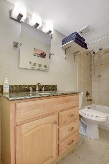 LAKESIDE CONDO - Residential Lease