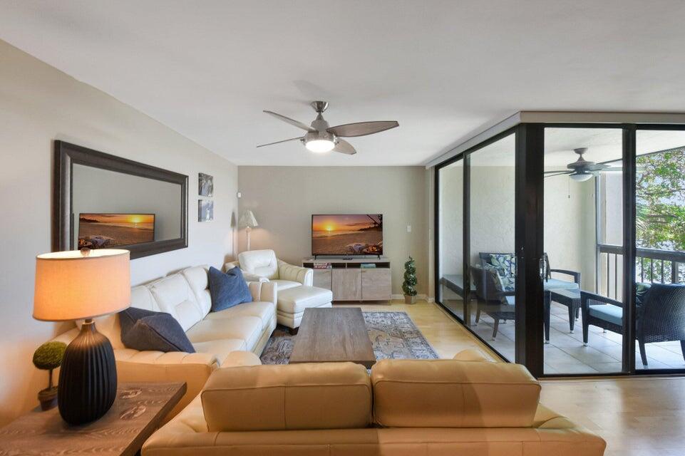 LAKESIDE CONDO - Residential Lease