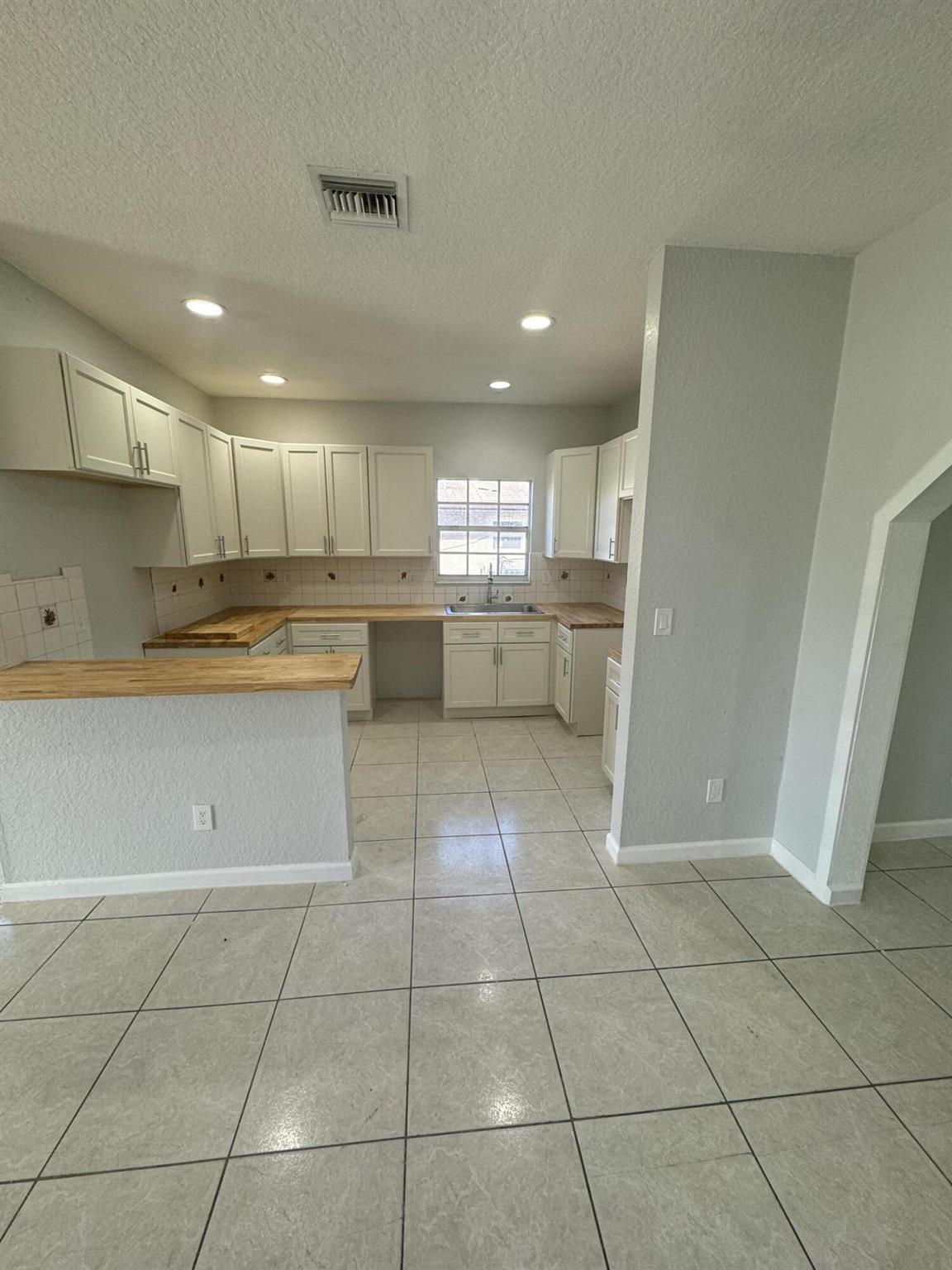 DELRAY MANOR ADD - Residential Lease