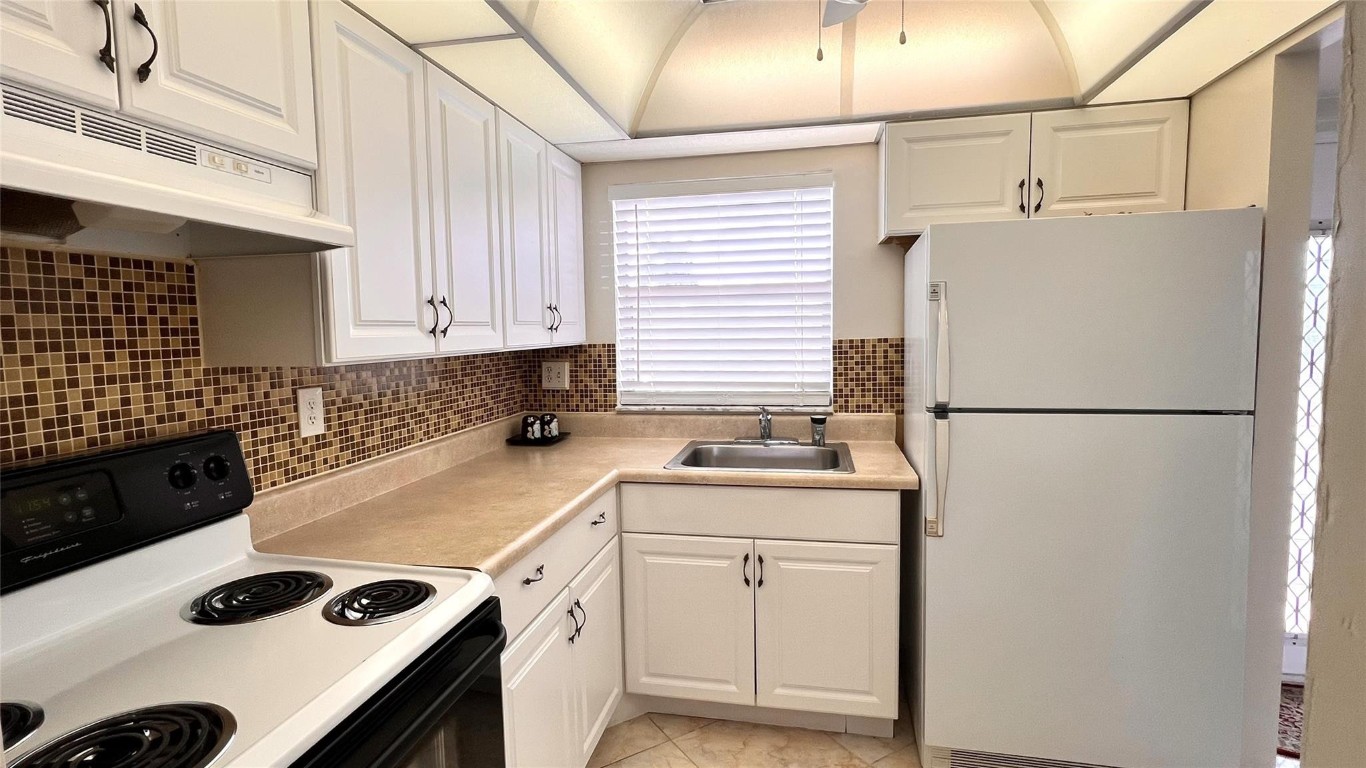 SUNRISE LAKES PH 3 - Residential