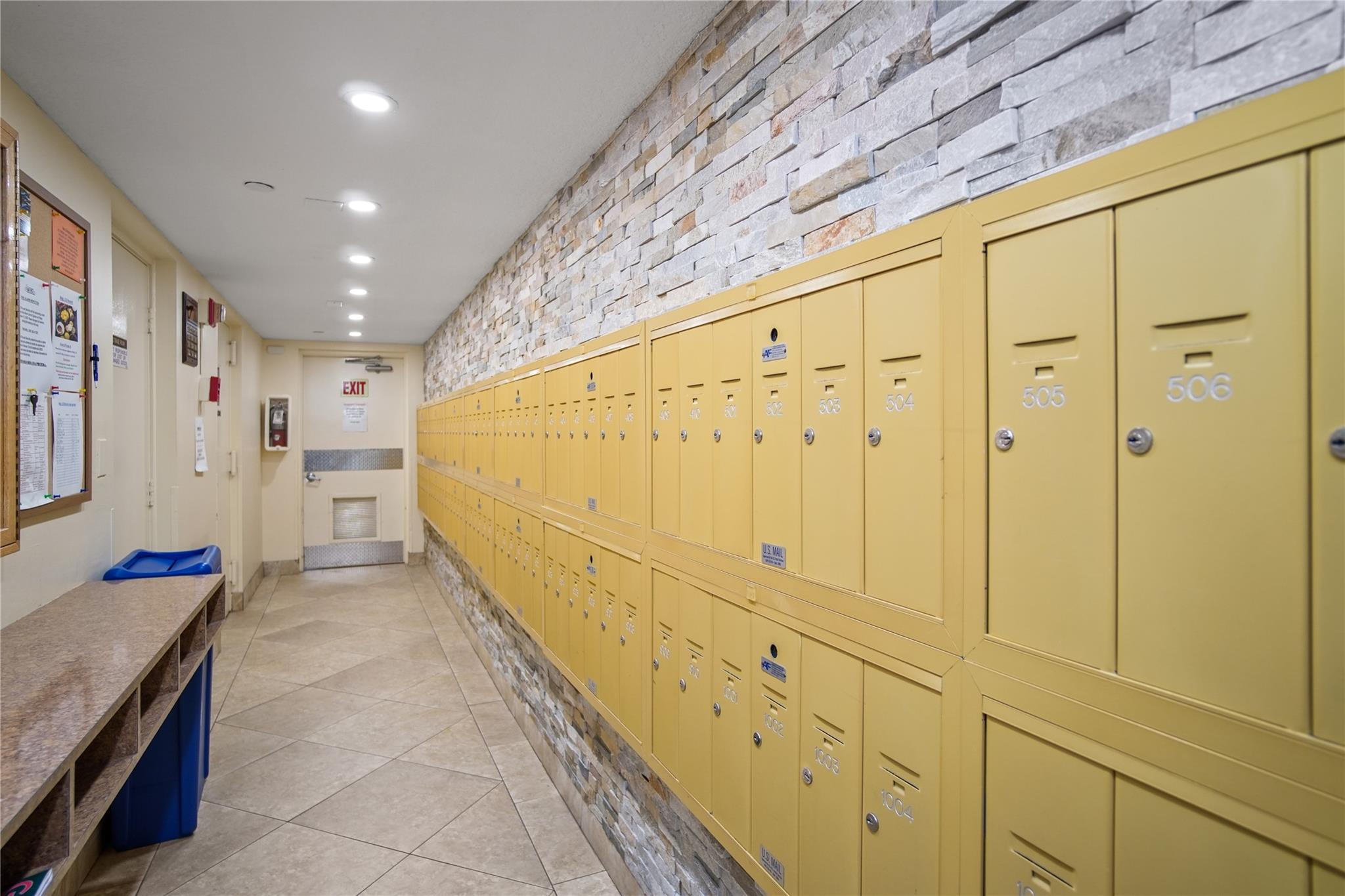 PALM-AIRE COUNTRY CLUB AP - Residential