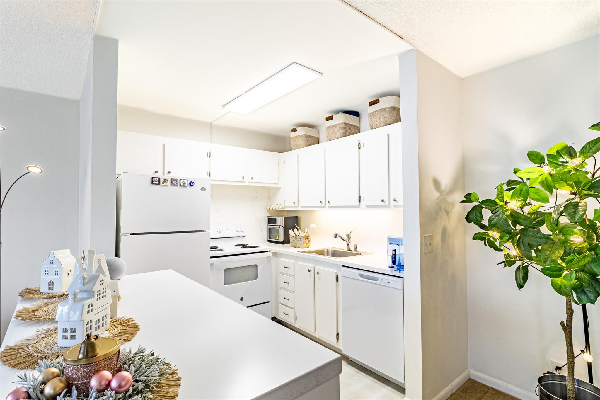 CENTURY VILLAGE CONDO (Su - Residential