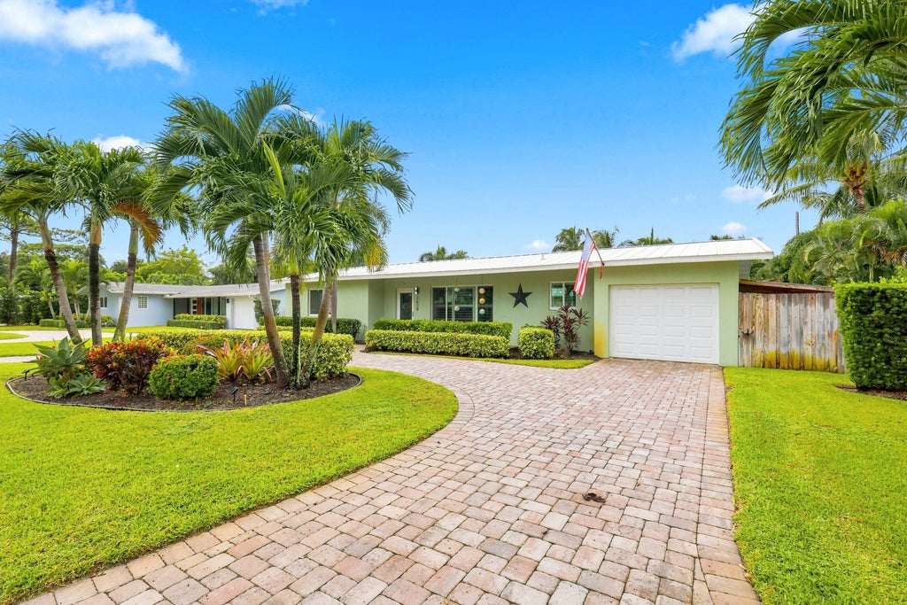 Photo of 2639 SW 6th Street, Boynton Beach, FL 33435 (MLS # B26094796)