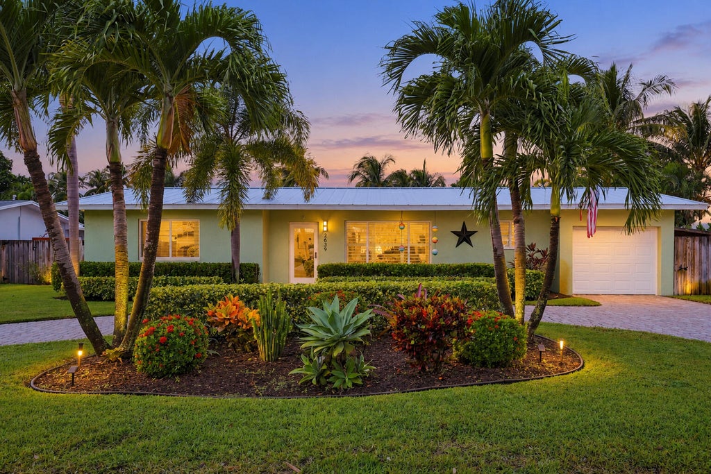 Photo of 2639 SW 6th Street, Boynton Beach, FL 33435 (MLS # B26094796)