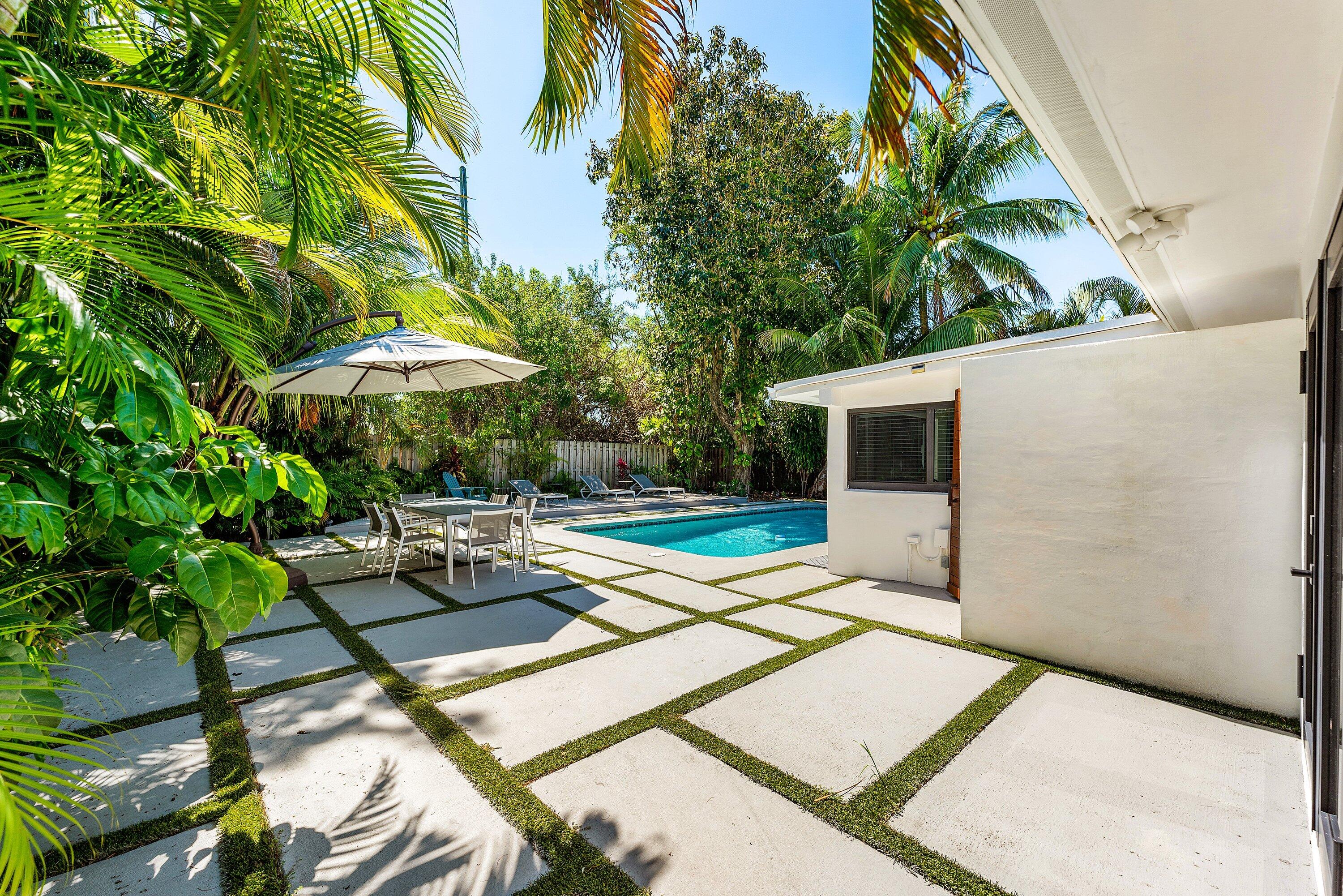 CORAL SHORES - Residential