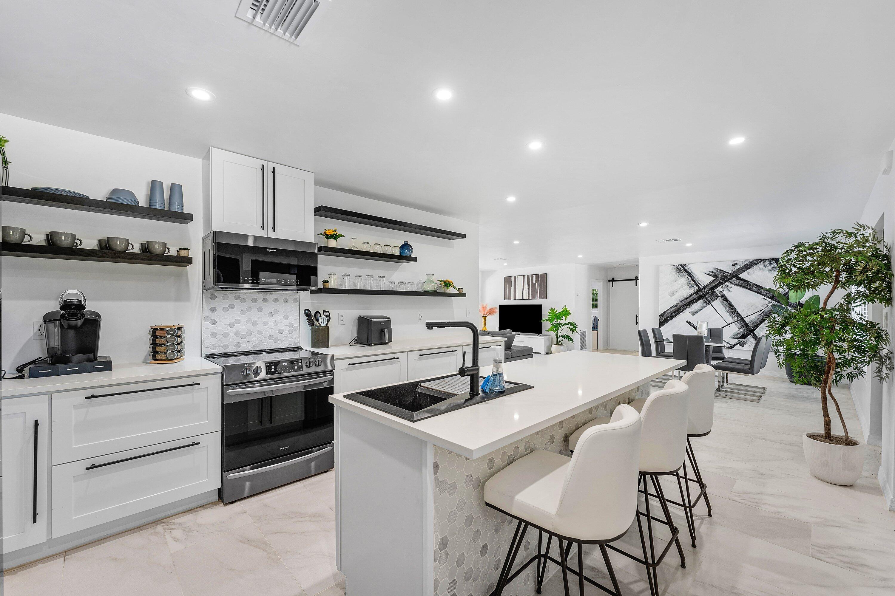 CORAL SHORES - Residential