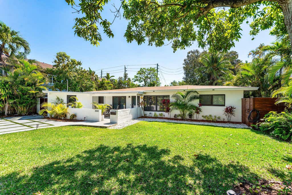 Photo of 3000 NE 21st Terrace, Fort Lauderdale, FL 33306 (MLS # B26027837)