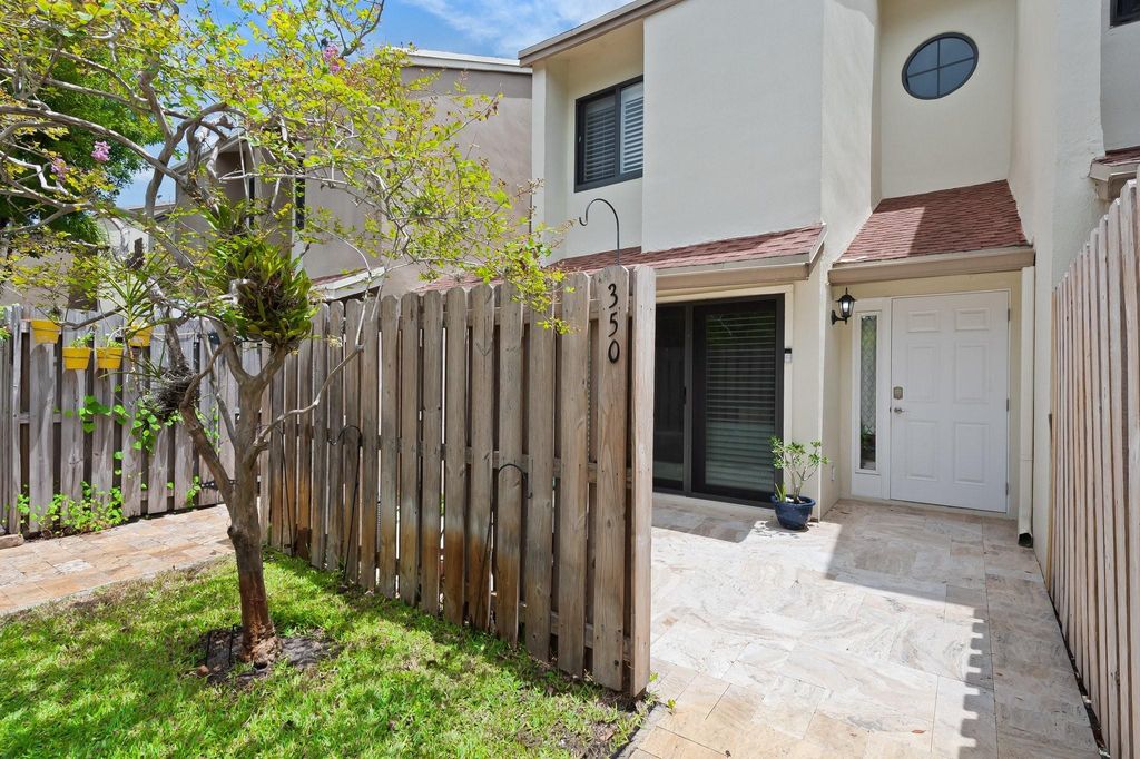 Photo of 350 City View Dr, Fort Lauderdale, FL 33311 (MLS # F10512130)