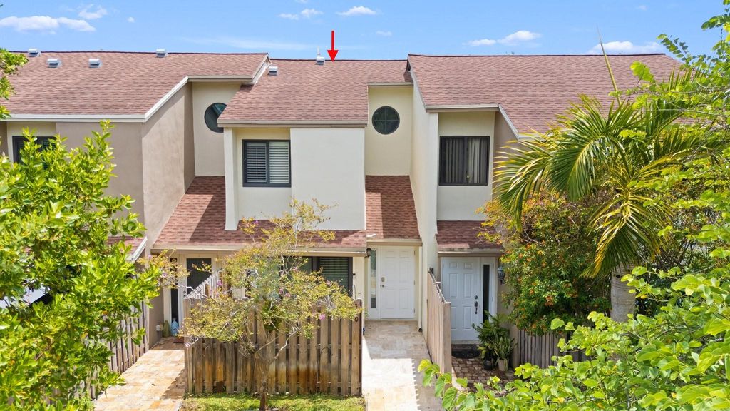 Photo of 350 City View Dr, Fort Lauderdale, FL 33311 (MLS # F10512130)