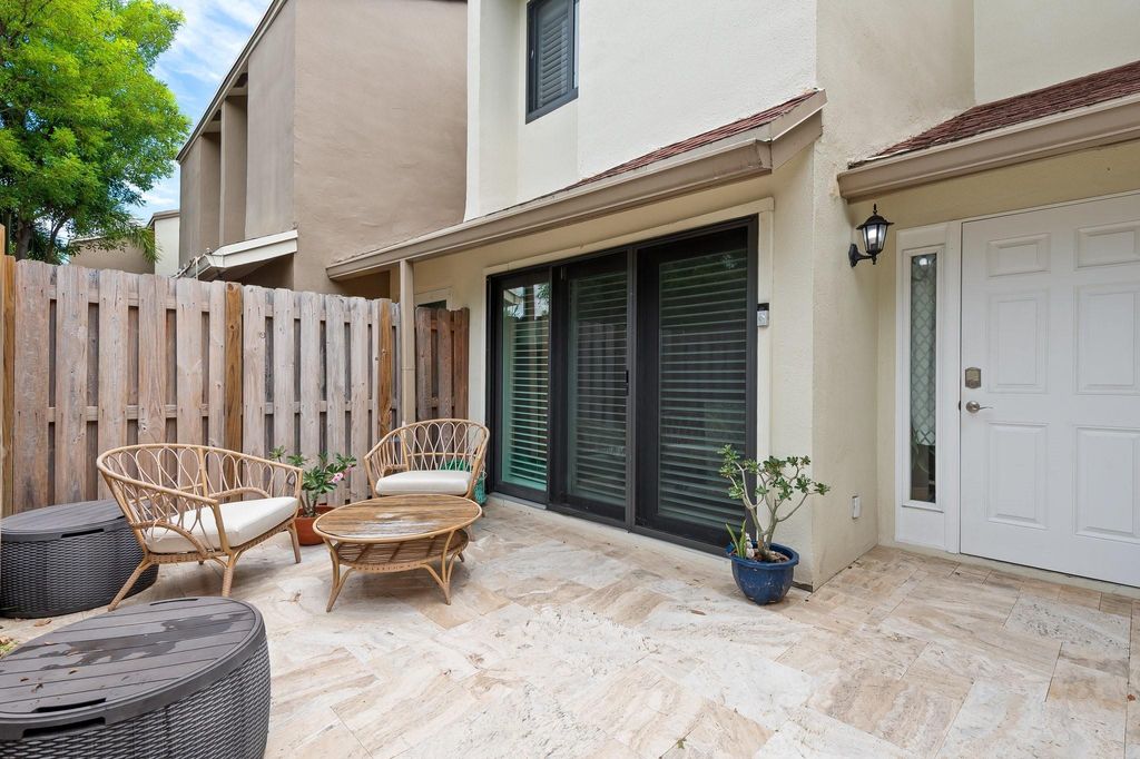 Photo of 350 City View Dr, Fort Lauderdale, FL 33311 (MLS # F10512130)