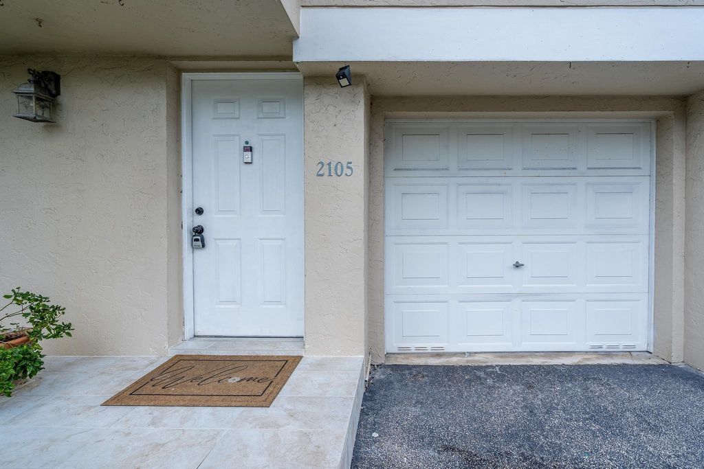 Photo of 2105 W Discovery Cir W, Deerfield Beach, FL 33442 (MLS # F10540730)