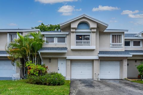 2105 W Discovery Cir W Deerfield Beach FL 33442