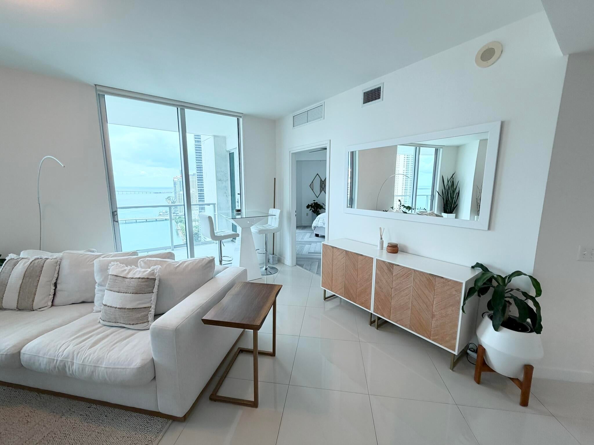300 S BISCAYNE Boulevard T-2208