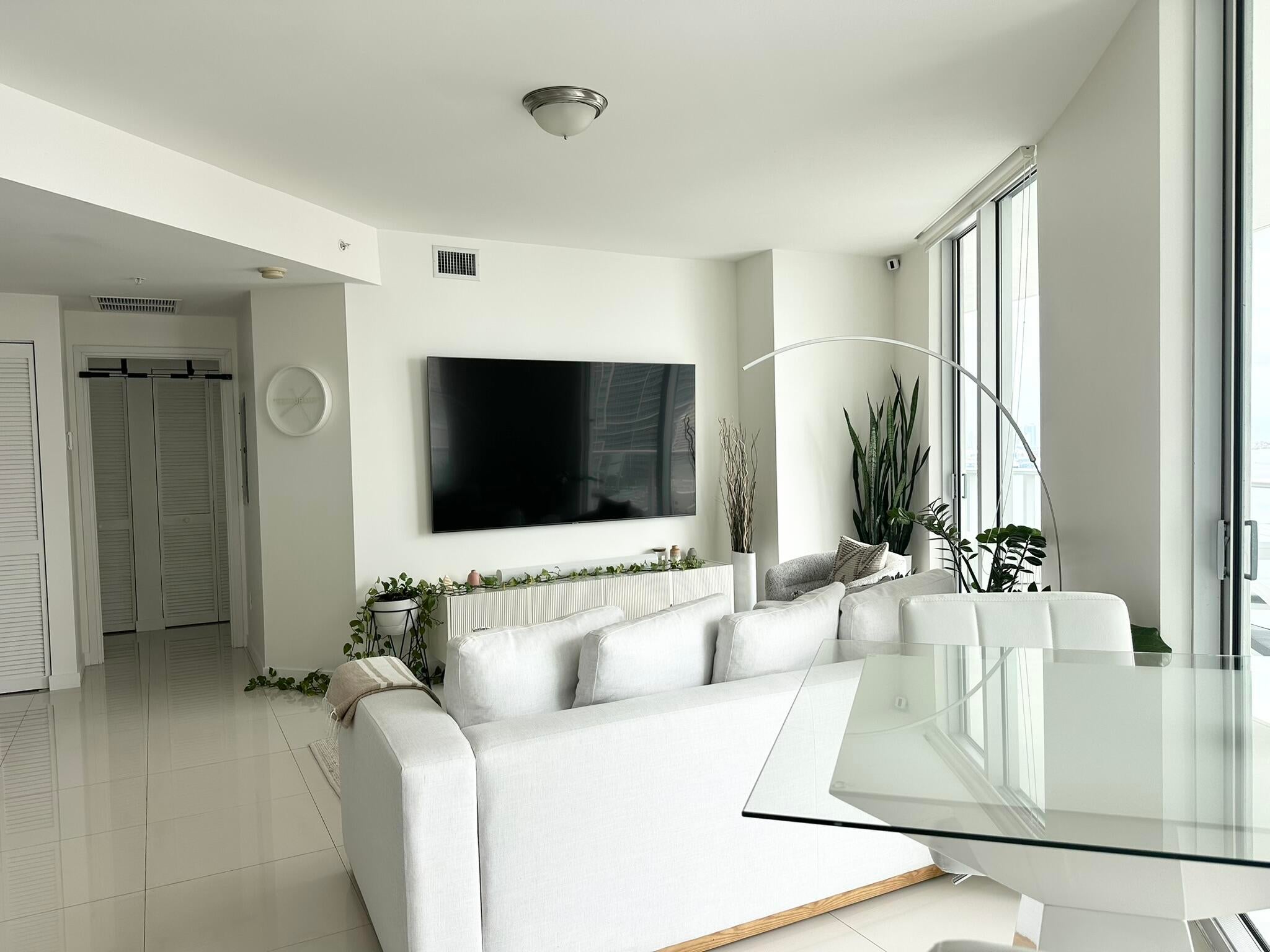 300 S BISCAYNE Boulevard T-2208