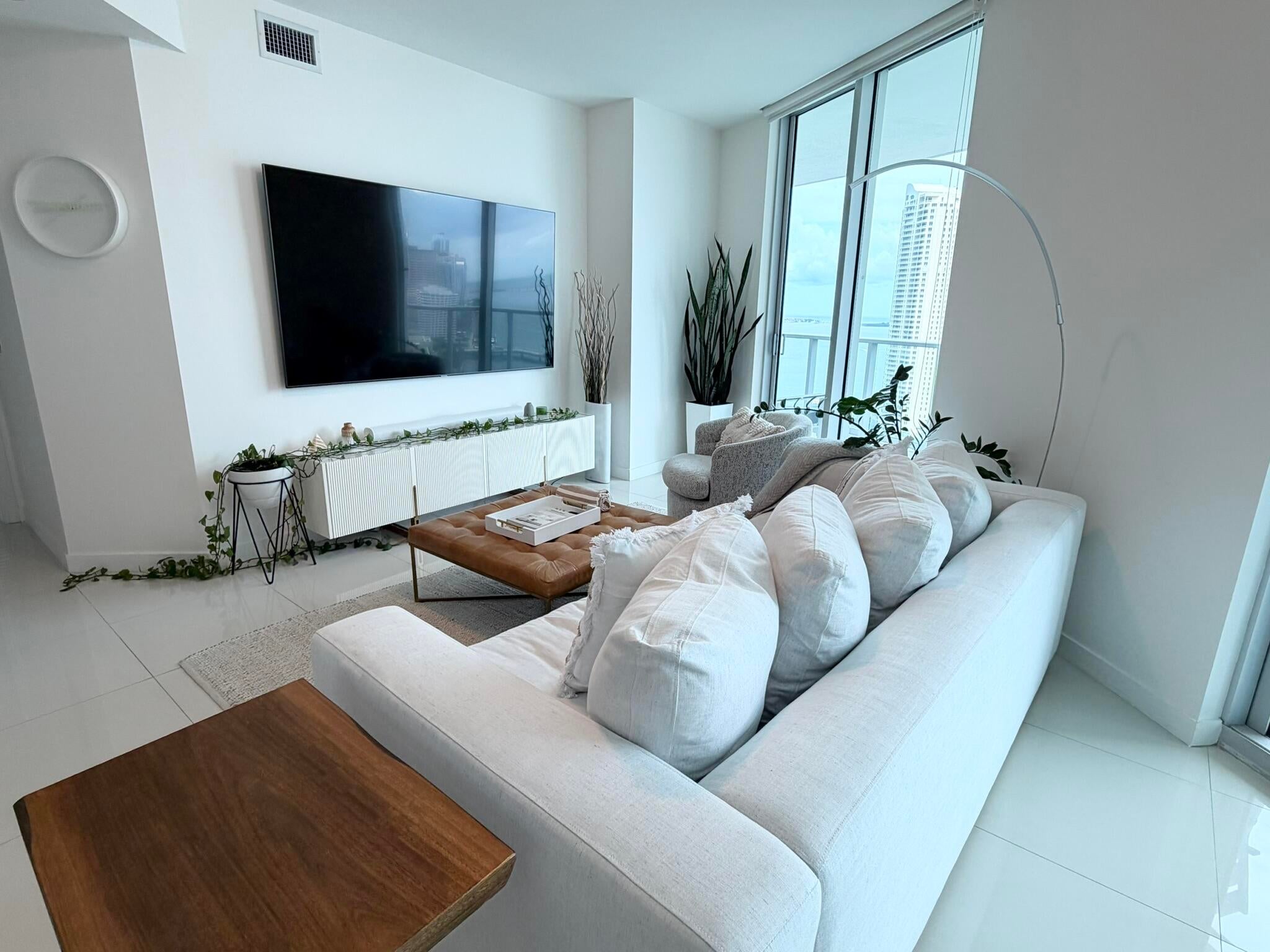 300 S BISCAYNE Boulevard T-2208