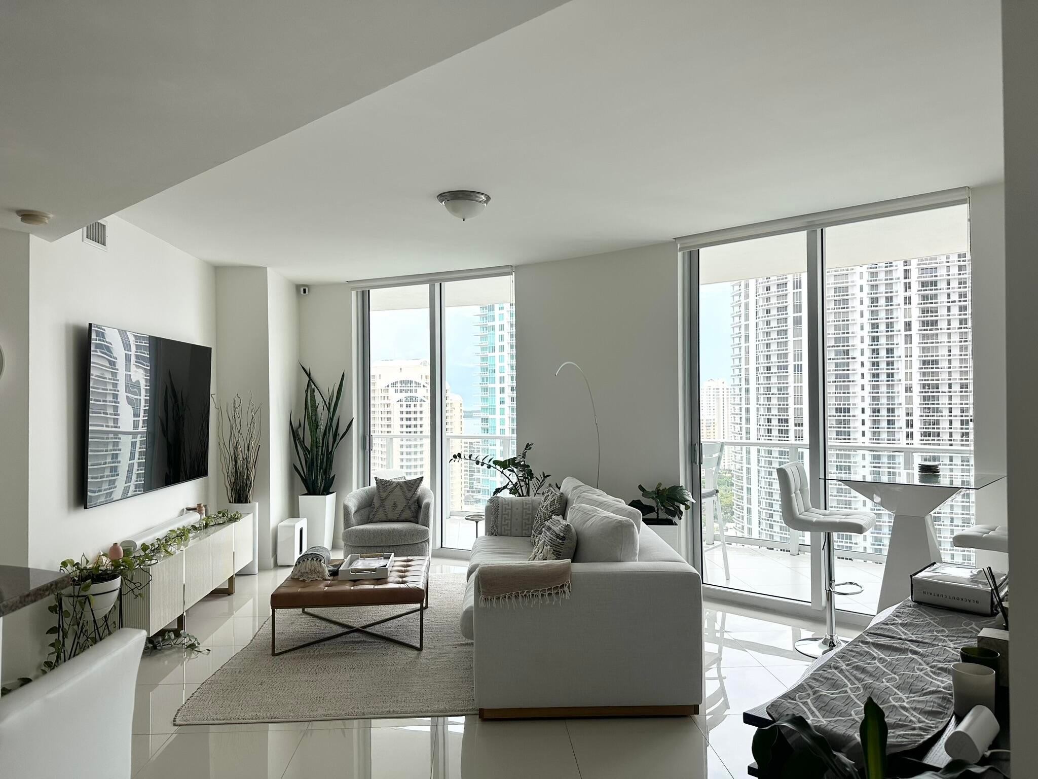 300 S BISCAYNE Boulevard T-2208