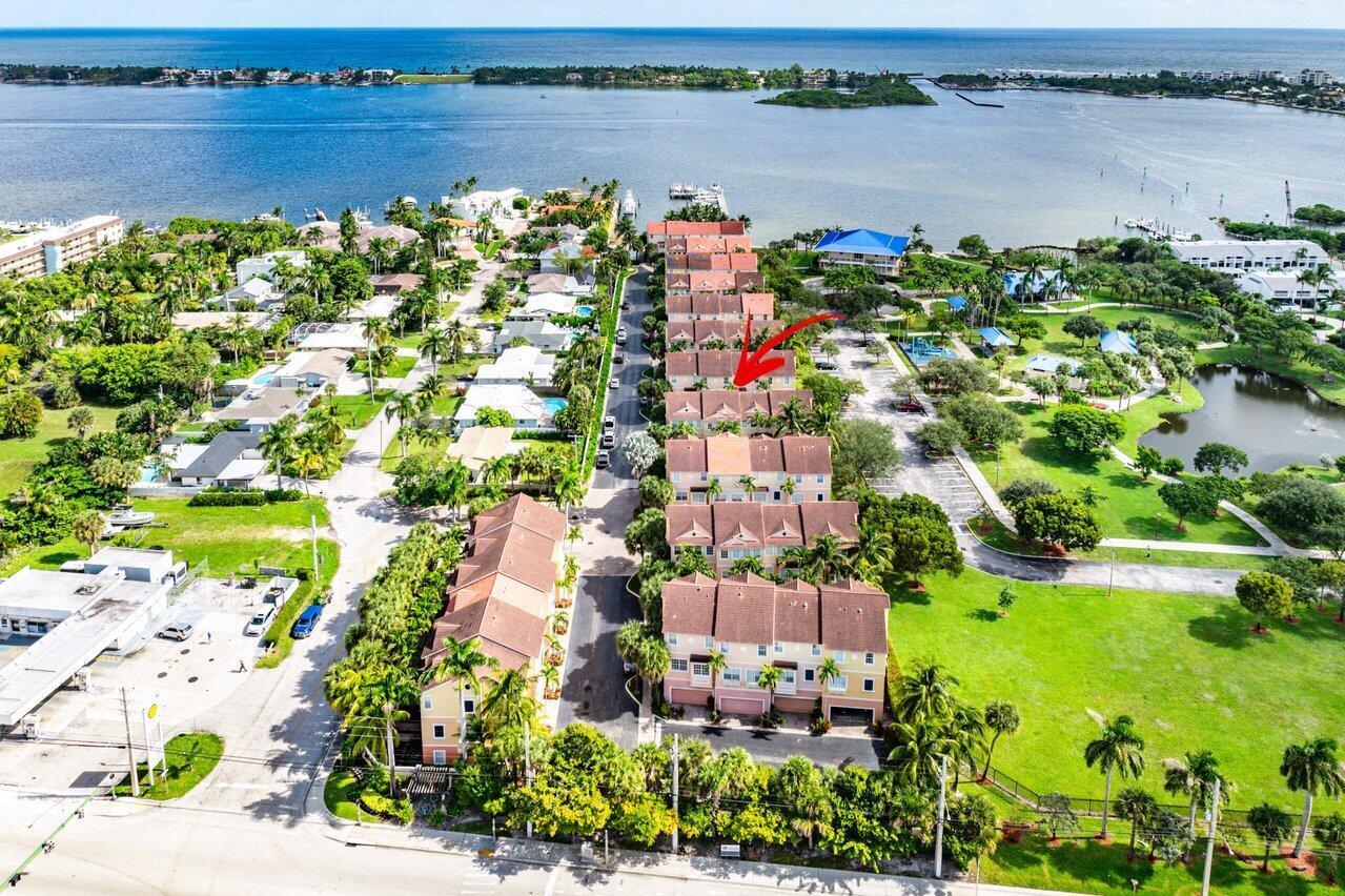 THE HARBORS - Residential