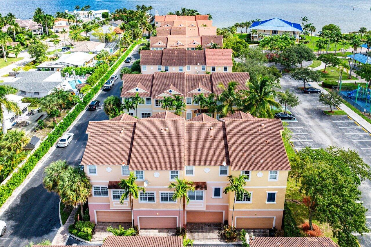 THE HARBORS - Residential