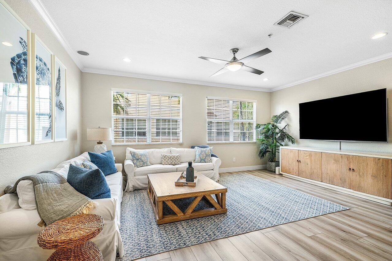 THE HARBORS - Residential