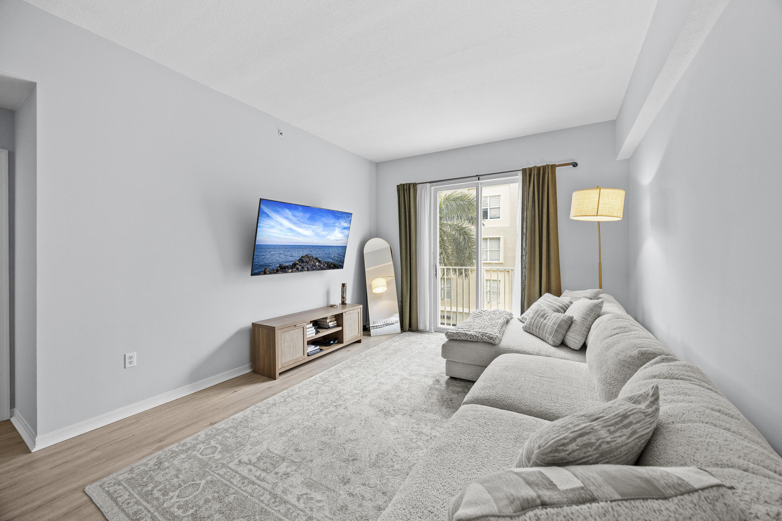 VILLAGE AT ABACOA CONDO - Residential Lease