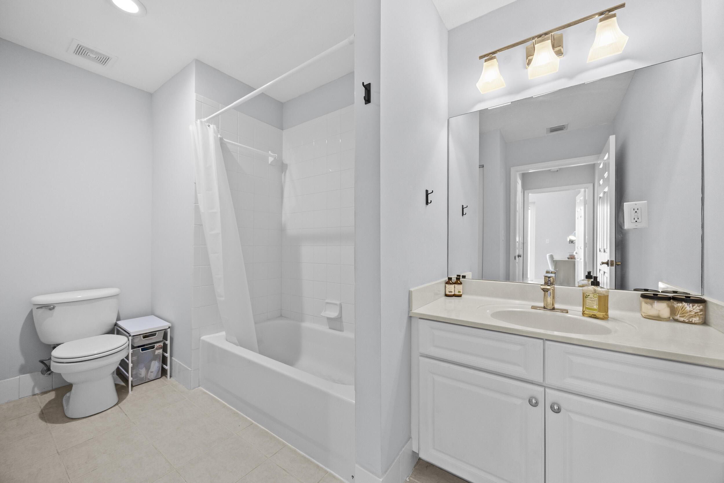 VILLAGE AT ABACOA CONDO - Residential Lease