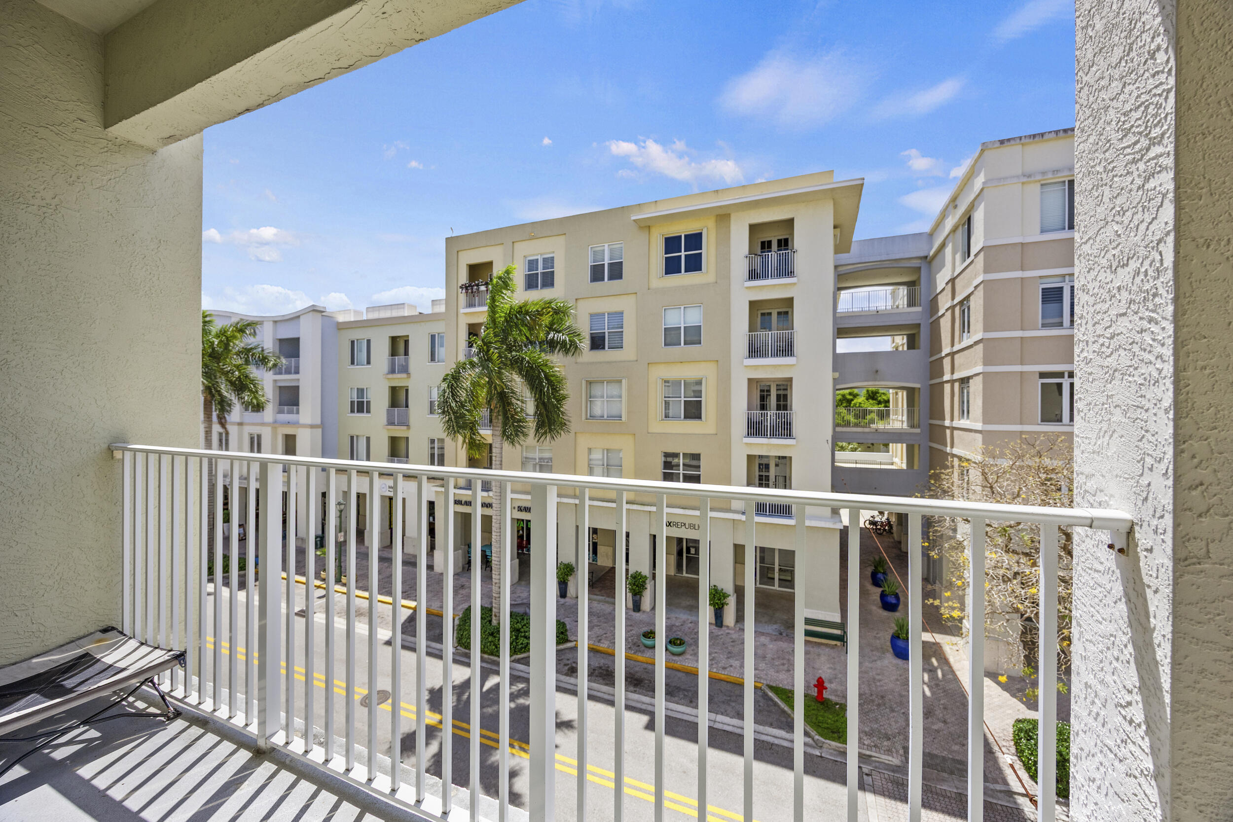 VILLAGE AT ABACOA CONDO - Residential Lease