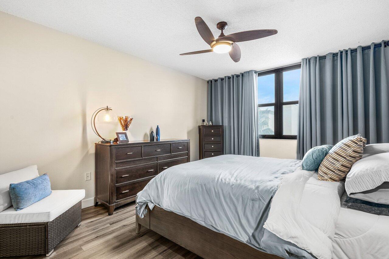 TOWER CONDO AT CITYPLACE - Residential