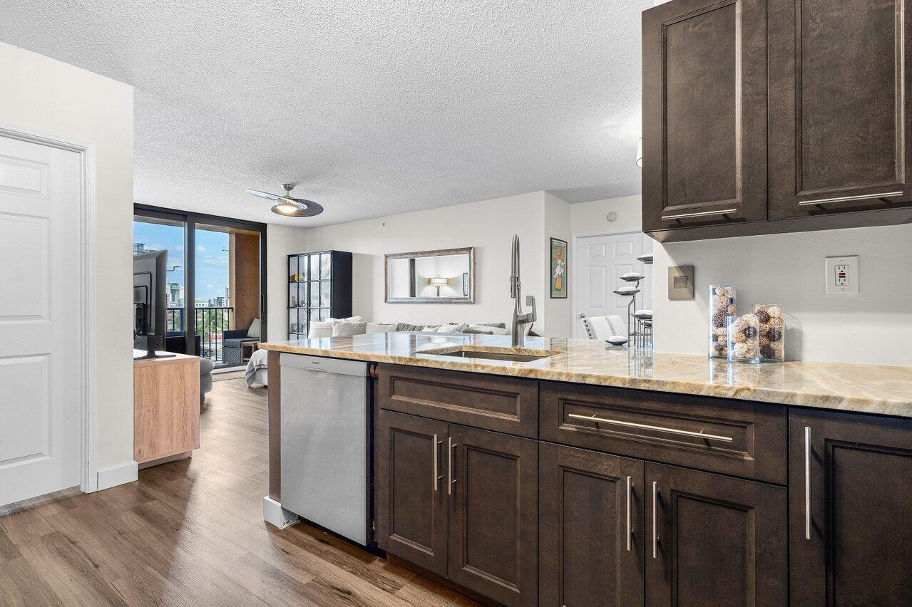 TOWER CONDO AT CITYPLACE - Residential