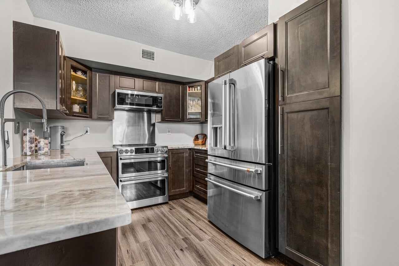 TOWER CONDO AT CITYPLACE - Residential