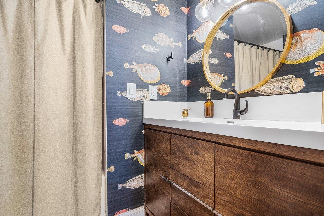 TOWER CONDO AT CITYPLACE - Residential