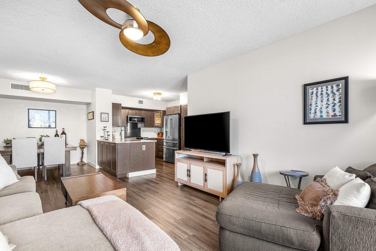 TOWER CONDO AT CITYPLACE - Residential