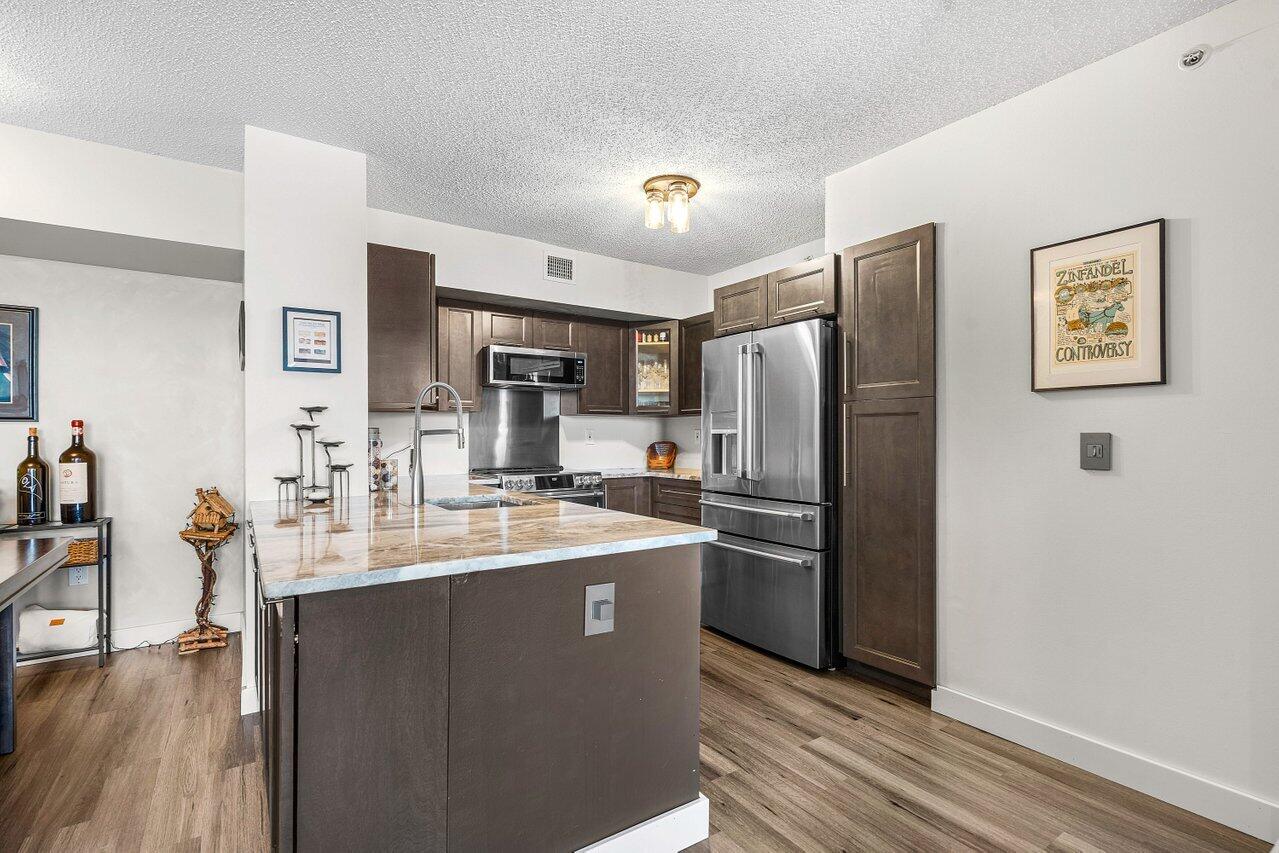 TOWER CONDO AT CITYPLACE - Residential