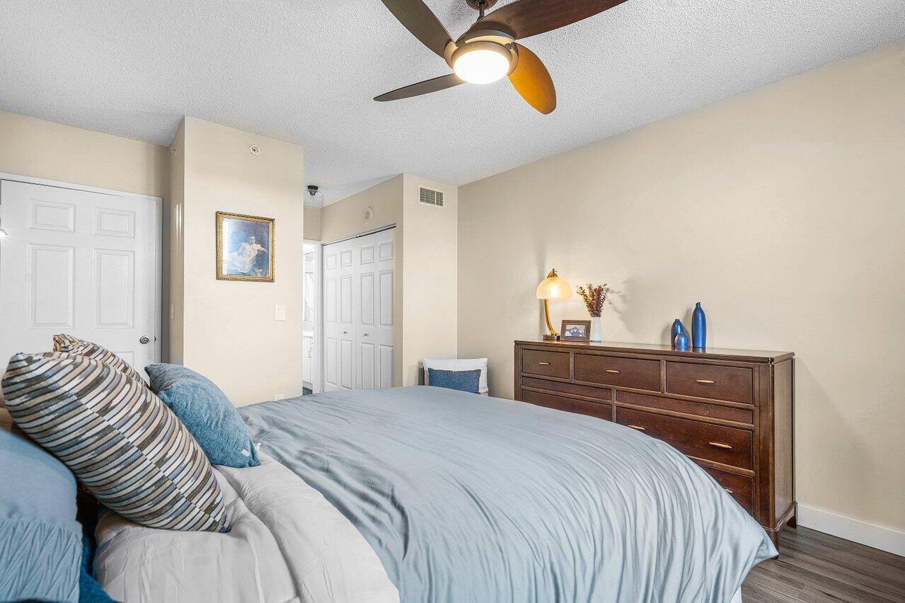 TOWER CONDO AT CITYPLACE - Residential